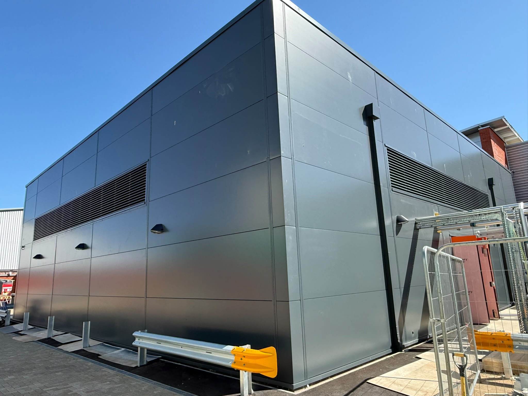 ASK75 - Architectural Louvred Screen.